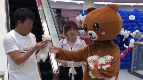 网红熊发传单图片,传单图片引关注