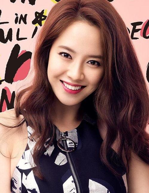 八色鸟女演员什么意思,探寻八色鸟女演员背后的故事