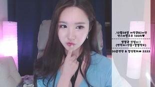 韩国女主播直播露下体,韩国女主播意外露下体引发网络热议